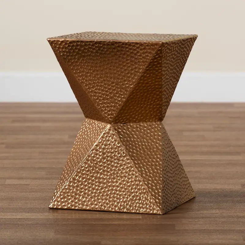 Table d'appoint en métal texturé - Table d'appoint géométrique dorée avec silhouette en sablier pour utilisation intérieure ou semi-extérieure
